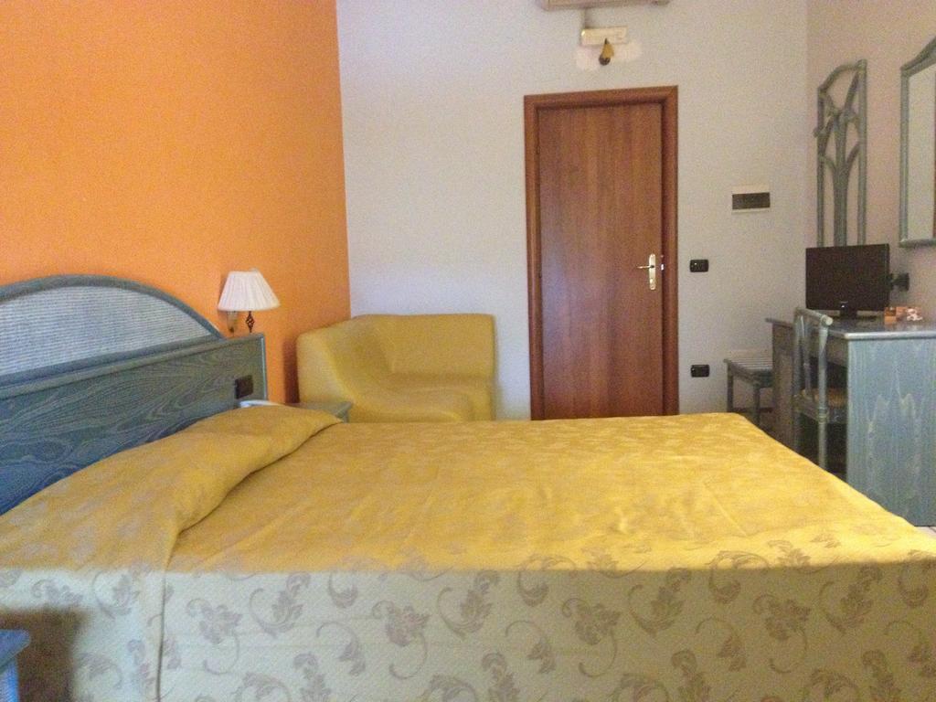 Hotel L' Anicre Varcaturo Room photo