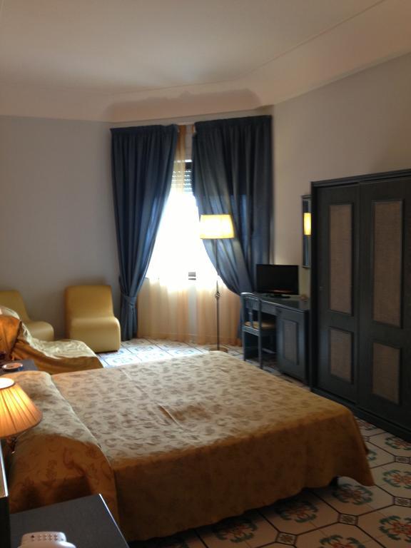 Hotel L' Anicre Varcaturo Room photo